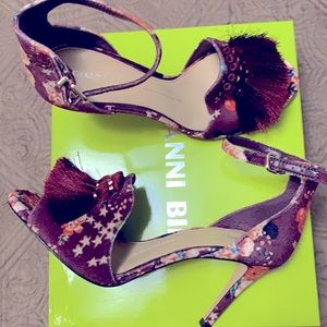 Gianni Bini size 10 burgundy high heel ankle strap sandal